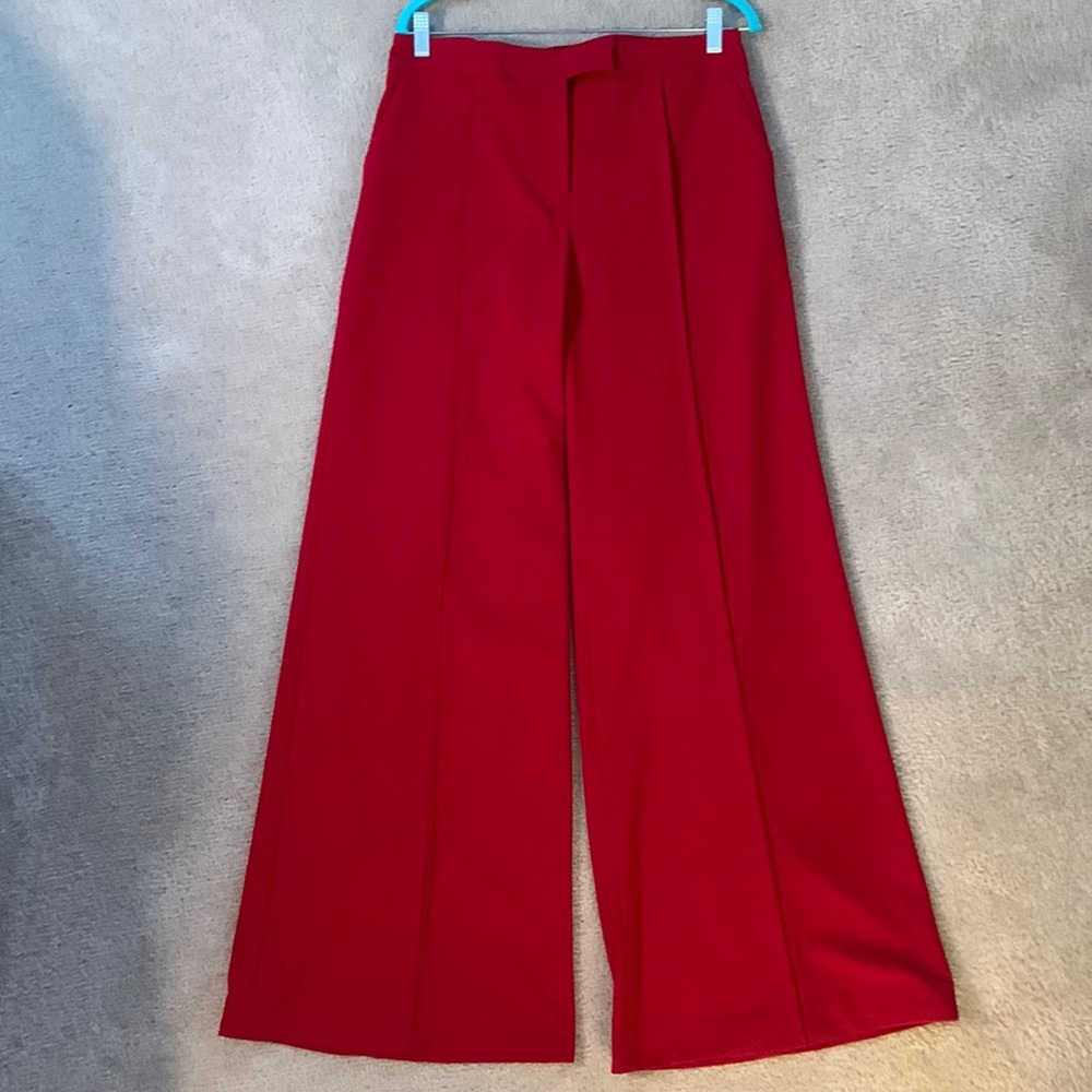 Red wire leg trousers
